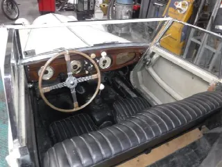 Foto 18 di 31: MORGAN Plus 4 DHC