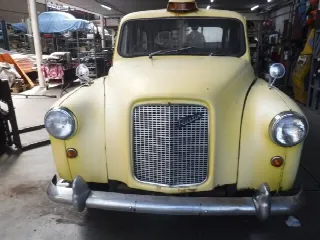 Foto 13 di 14: AUSTIN FX4 Austin FX4 Taxi 
