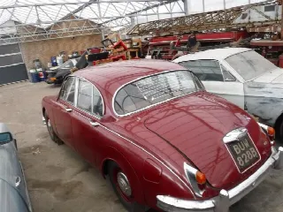 Foto 10 di 11: JAGUAR MKII RHD red