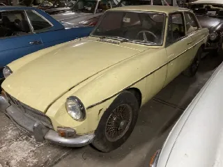 Foto 7 di 12: MG B GT to restore ''70