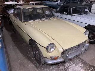 Foto 10 di 12: MG B GT to restore ''70