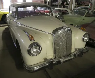 Foto 4 di 23: MERCEDES-BENZ 300 Dora