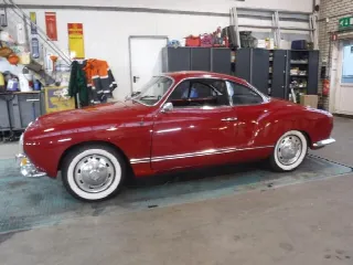 Foto 4 di 50: Volkswagen Karmann Ghia Red