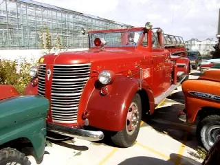 Foto 5 di 12: AMERICAN Tourist La France  Laddertruck