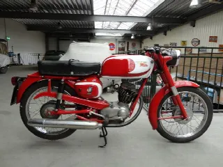 Foto 5 di 7: Volkswagen Kaefer maggiolino