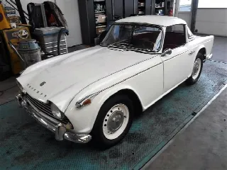 Foto 5 di 40: TRIUMPH TR4 A surrey 