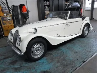 Foto 5 di 31: MORGAN Plus 4 DHC