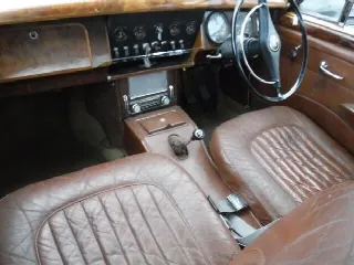 Foto 9 di 11: JAGUAR MKII RHD red