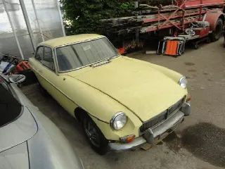 Foto 8 di 12: MG B GT to restore ''70