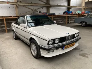Foto 7 di 17: BMW 325 i  Cabrio 