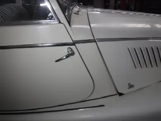 Foto 9 di 31: MORGAN Plus 4 DHC