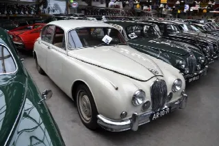 Foto 8 di 18: JAGUAR MKII Jaguar MK2 - wit