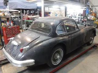 Foto 13 di 18: JAGUAR XK 150 Jaguar XK 150 Coupé black to restore