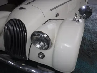 Foto 10 di 31: MORGAN Plus 4 DHC