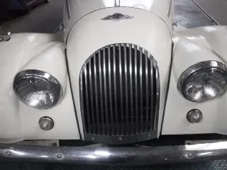 Foto 8 di 31: MORGAN Plus 4 DHC
