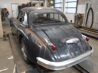 Foto 11 di 18: JAGUAR XK 150 Jaguar XK 150 Coupé black to restore
