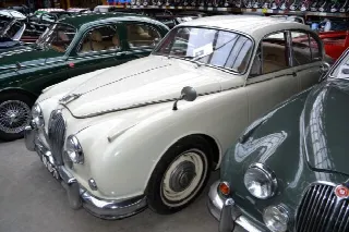 Foto 13 di 18: JAGUAR MKII Jaguar MK2 - wit