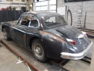 Foto 18 di 18: JAGUAR XK 150 Jaguar XK 150 Coupé black to restore