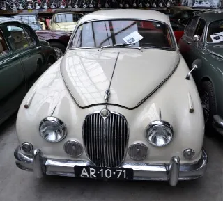 Foto 12 di 18: JAGUAR MKII Jaguar MK2 - wit