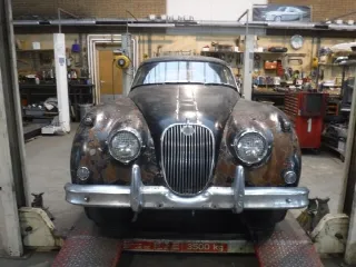 Foto 14 di 18: JAGUAR XK 150 Jaguar XK 150 Coupé black to restore