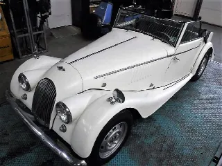Foto 16 di 31: MORGAN Plus 4 DHC