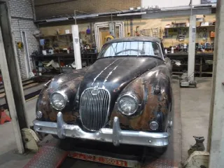 Foto 15 di 18: JAGUAR XK 150 Jaguar XK 150 Coupé black to restore