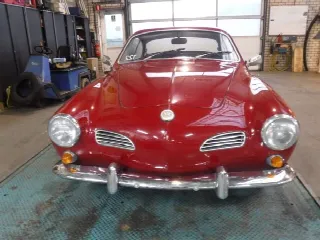Foto 28 di 50: Volkswagen Karmann Ghia Red