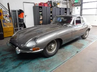 Foto 9 di 46: JAGUAR E-Type SI (1961-1968) 1962