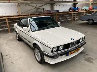 Foto 14 di 17: BMW 325 i  Cabrio 