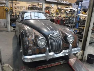 Foto 16 di 18: JAGUAR XK 150 Jaguar XK 150 Coupé black to restore
