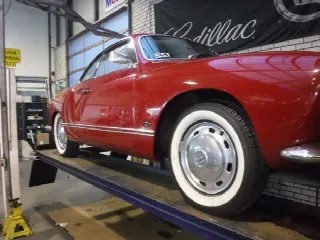 Foto 15 di 50: Volkswagen Karmann Ghia Red