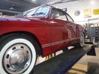 Foto 32 di 50: Volkswagen Karmann Ghia Red