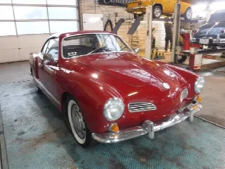 Foto 5 di 50: Volkswagen Karmann Ghia Red