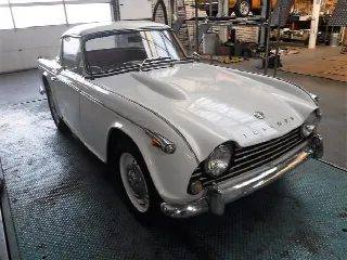 Foto 7 di 40: TRIUMPH TR4 A surrey 