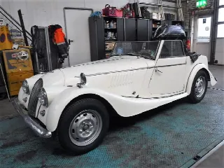 Foto 29 di 31: MORGAN Plus 4 DHC