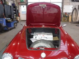 Foto 43 di 50: Volkswagen Karmann Ghia Red