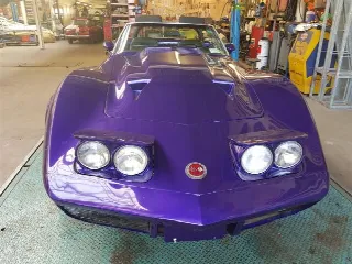 Foto 14 di 30: CHEVROLET Corvette ''73 cabrio purple