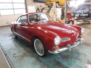 Foto 41 di 50: Volkswagen Karmann Ghia Red