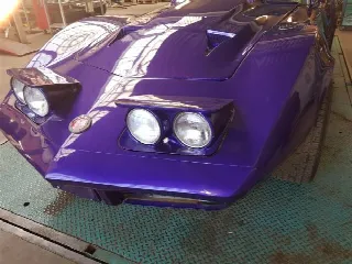 Foto 10 di 30: CHEVROLET Corvette ''73 cabrio purple
