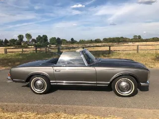 Foto 2 di 6: MERCEDES-BENZ SL Pagoda (1963-1971) Pagode 230SL 