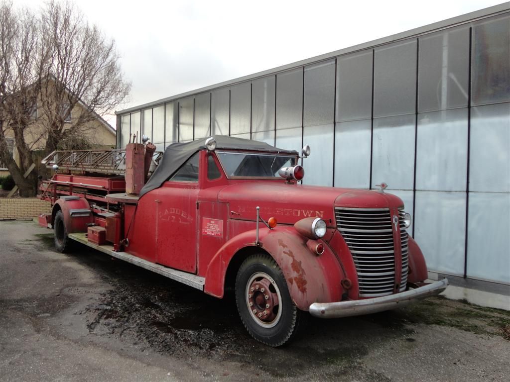 AMERICAN Tourist La France  Laddertruck
