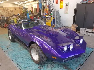 Foto 6 di 30: CHEVROLET Corvette ''73 cabrio purple