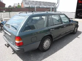 Foto 8 di 9: MERCEDES-BENZ 300 TDT