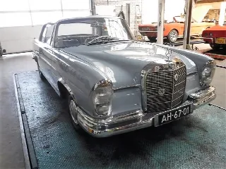 Foto 24 di 29: MERCEDES-BENZ 220 SE Coupè