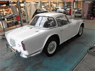 Foto 8 di 40: TRIUMPH TR4 A surrey 