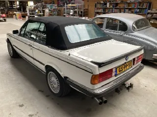 Foto 17 di 17: BMW 325 i  Cabrio 