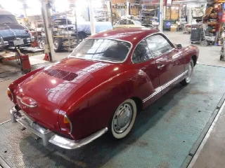 Foto 49 di 50: Volkswagen Karmann Ghia Red