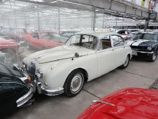 Foto 16 di 18: JAGUAR MKII Jaguar MK2 - wit