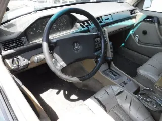 Foto 4 di 9: MERCEDES-BENZ 300 TDT