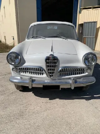 Foto 5 di 6: ALFA ROMEO Giulietta TI 